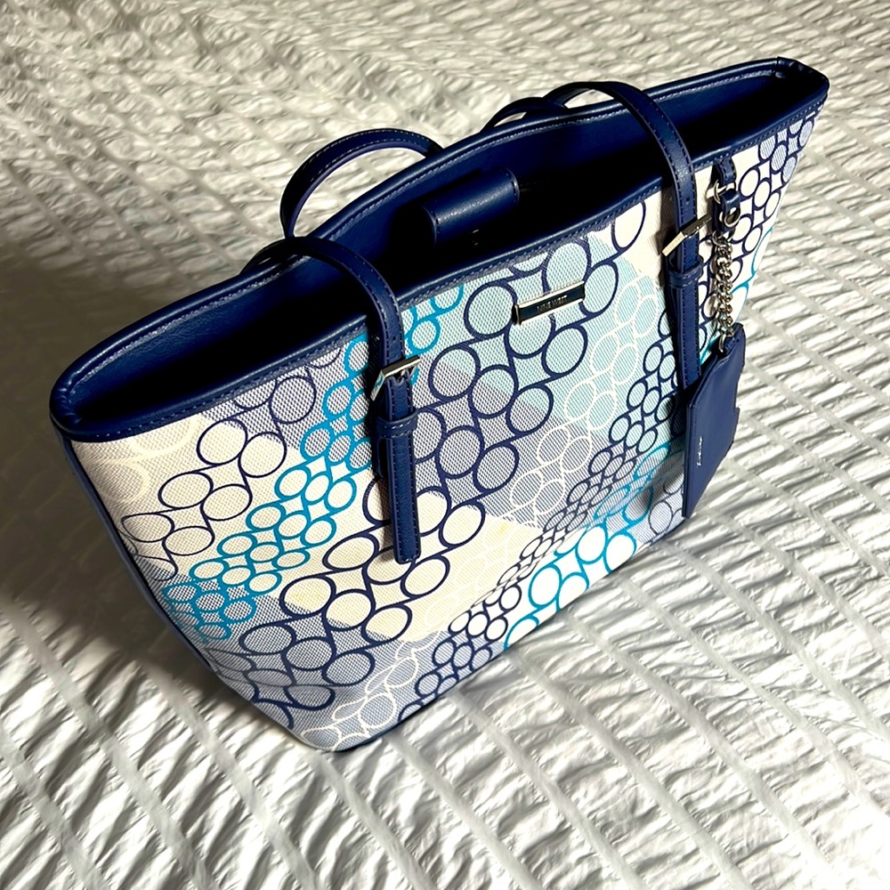 RARE! Like new Nine West Infinity Design Blue and White tote